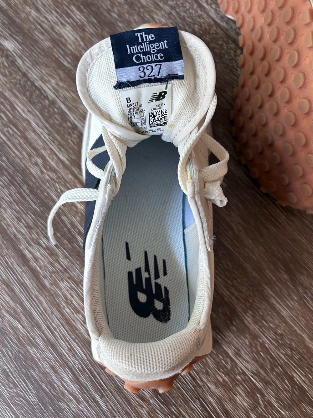 New Balance 327 Women's Sneakers Moonbeam and Navy ~ Size 6.5 - Picture 8 of 8